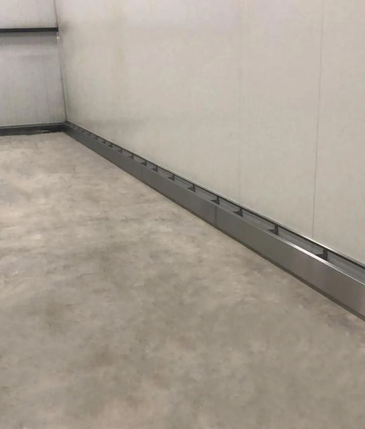 Rodapés de aço inoxidável