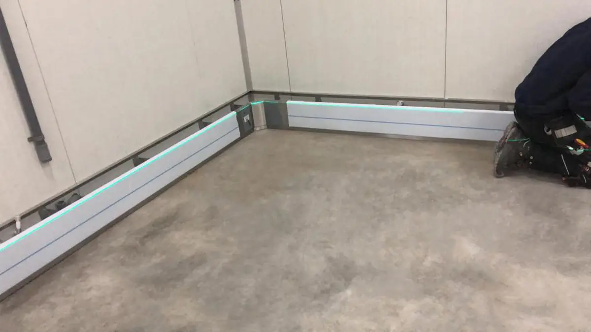 Rodapés de aço inoxidável